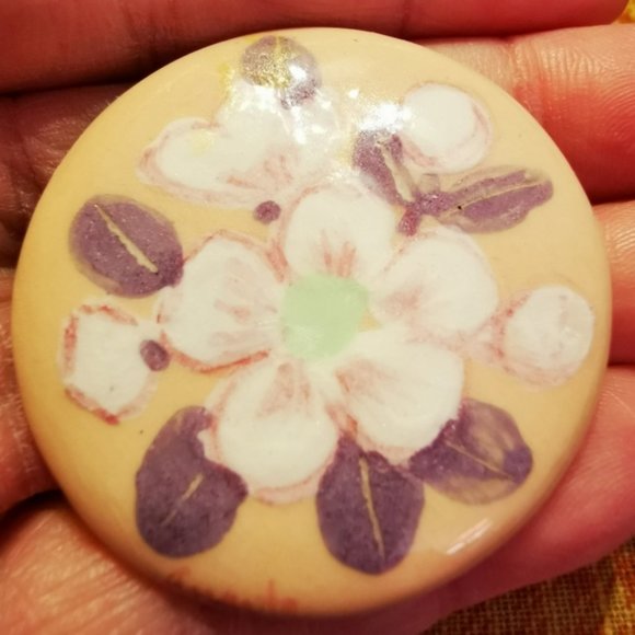 Vintage Signed Hand-painted Ceramic Round Floral Brooch - Picture 4 of 9
